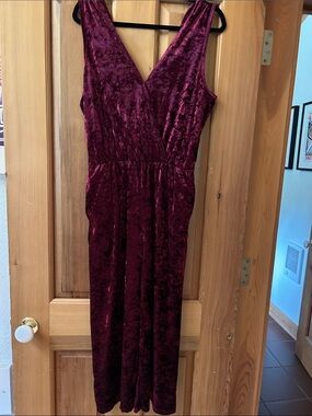 Xhilaration Crushed Velvet Sleeveless Maxi Jumper in Burgundy